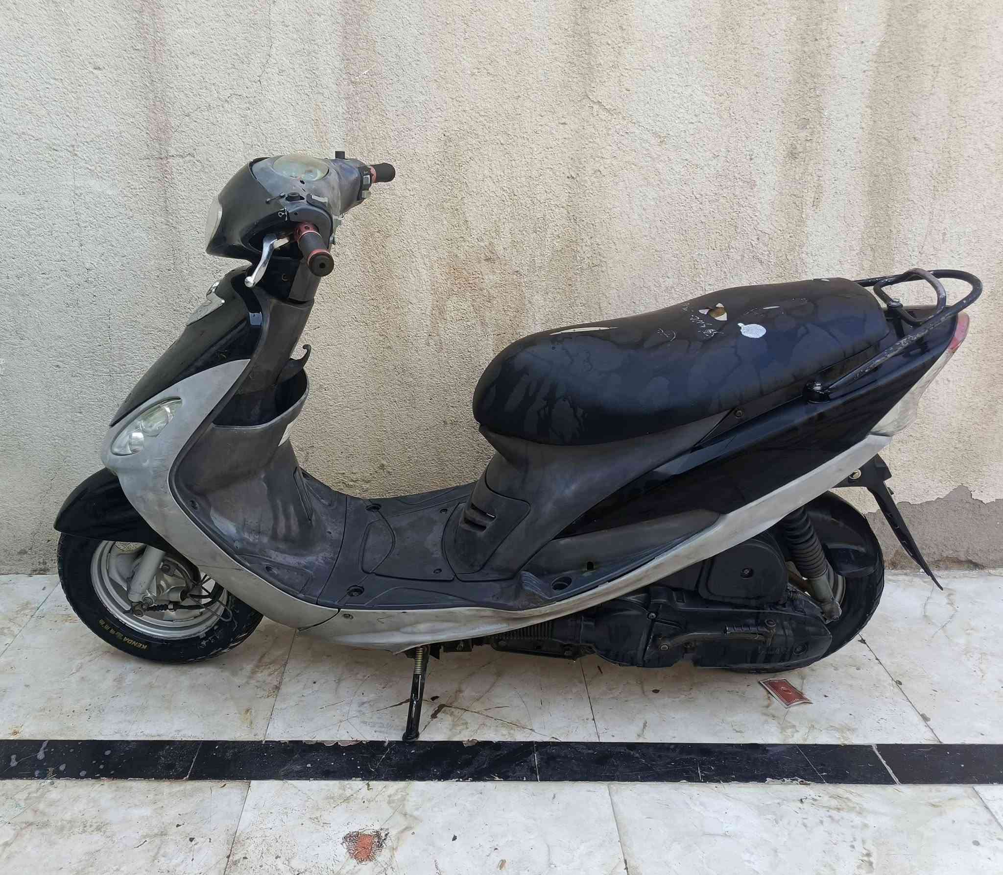 دراجه ماكس قجمه شلعه ومعدل مكينه ناعمه خرسه سلف هندر اشاير لايتات بك لايت كلها شغاله نكره سلف لاتبخير ولا تنقيص مجفته مره وحده 49 مضبوطه المكان بصره حيانيه سعر 600  وبيها مجال ***********
