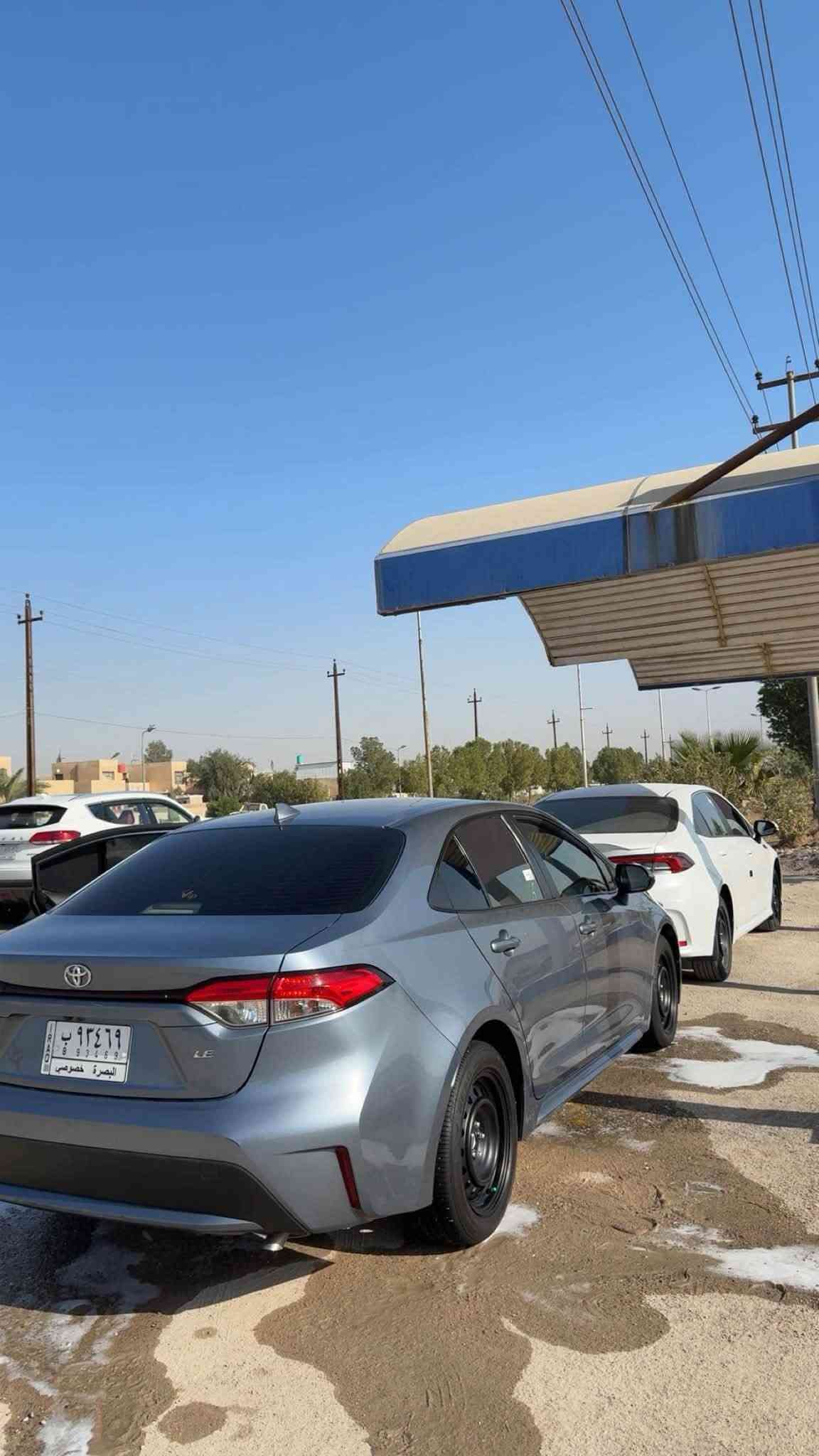 السلام وعليكم كورلا وارد امريكي بانزين 2022 بيها بارد  بلقمارة قليل والبنيد مرشوش بدون ايرباك سيارة le رقم بصرة حرة تحويل ثاني يوم مكان البصرة مواصفاتها معروفه ***********

نص مكتوب في الصور:
- 5:15 م
- رائد مُصعَب