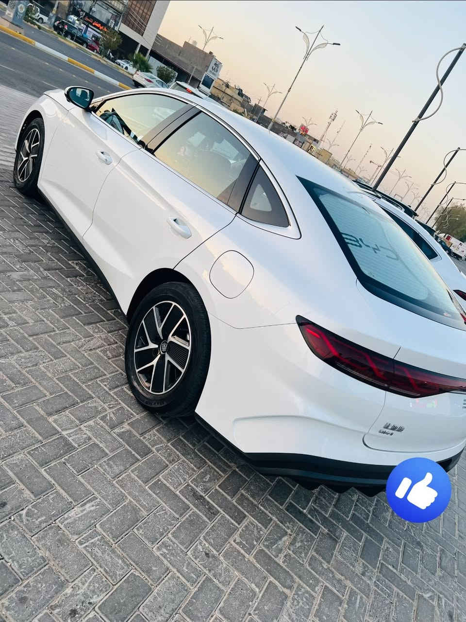تحية طيبة
كن ال للبيع 
موديل 2024 
5 كاميرات 
بطارية 80 كيلو بالشحنة 
شاشة قلاب
سستم صوت
كشن السائق كهرباء
انارة ترحيب
باقي المواصفات المعروفة
ماشيه 16 الف اجمالي
رقم بغداد 
كفالة عامة وخالية من اي ملاحظة 
السعر 23300 
***********
