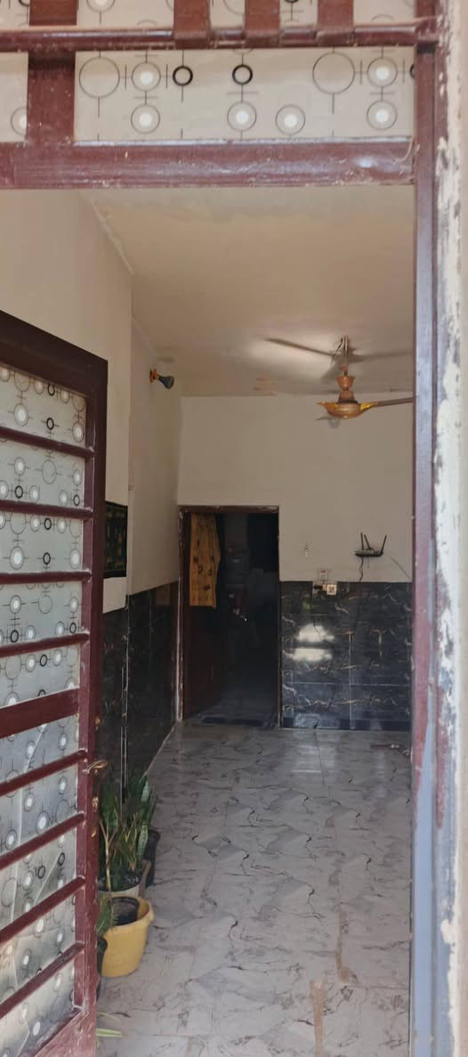 السلام عليكم مكلف بل نشر الاستفسار اتصل ع صاحب البيت سعر٥٥وبي مجال
بيت للبيع  مساحه 100متر مربع غرفتين نوم استقبال وصاله وصحيات ومنور بيت نضيف عنوان الحسينيه الراشديه السكلات نهايه  شارع العشره الاف بدايه ١١ شارع مكصوص كاعد شتغلون بي وراح تتبلط الاستفسار اتصل ***********
