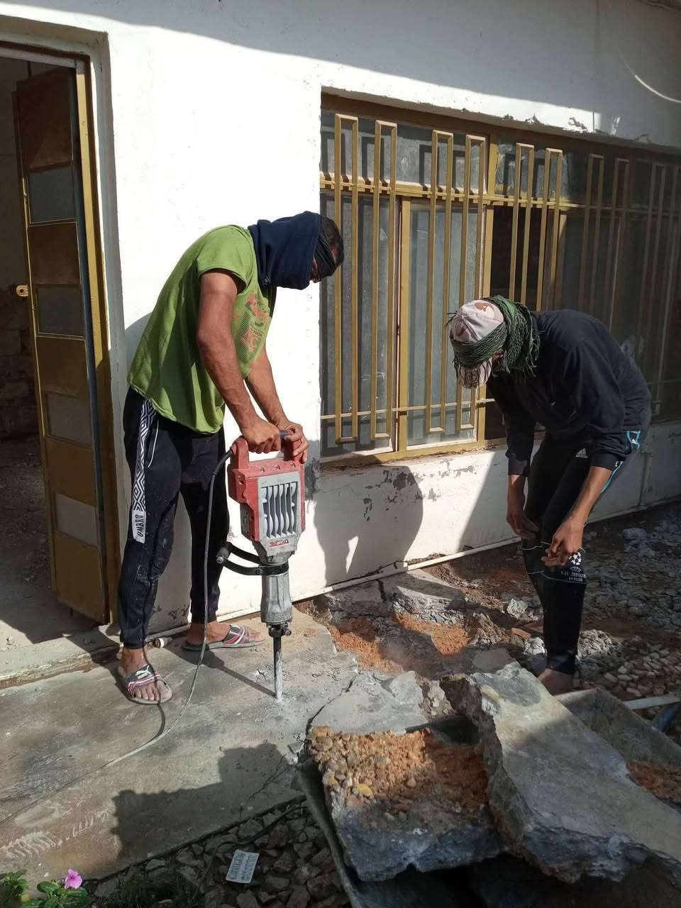 سلام عليكم  /  يوجد كادر عمل جاهز /  تصعيد مواد /  تنضيف بيوت /  تفليش /  تكشيط /  دفن نهري /  شقلنه ليل ونهار /  ومعداتنه جاهزه  ومالك دخل بكلشي تأخذ شقل جاهز مني سلمني شقل وتأخذ شقل جاهز / ماعليك بس تصال على رقم /// ***********
