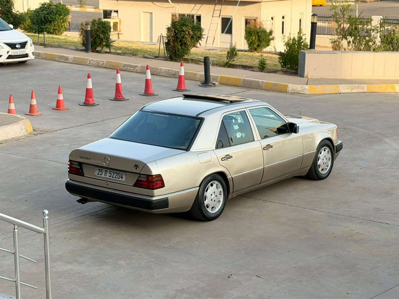 مرسيدس ١٩٨٨ • محدث ١٩٩٢ • محرك ٣٠٠٠