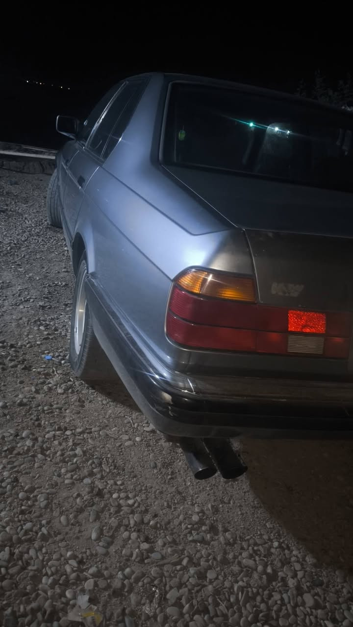 للمراوس فقط اريد 740 خفاش كاسه بدي قديم مومشكله اهم شي بلاديه .
السلام عليكم 
BMW 735  V6
گير اوتو 7بن 
كير مكينه كفاله شرط حاويه لاصرف ولابخار 
السياره بلاديه كفاله لاخياس ولاضربه ولا ملزگه 
فول مواصفات موديل 1987انضف بي ام بموديله شرط 

رقم كركوك مشروع شرط التحويل 
كل كهربائياتها شغاله بيه كم ملاحضه فقط 
مراوس معه 740 خفاش كاسه بدي قديم فقط 
مكاني كركوك قضاء الحويجه شارع الاطباء 
***********
