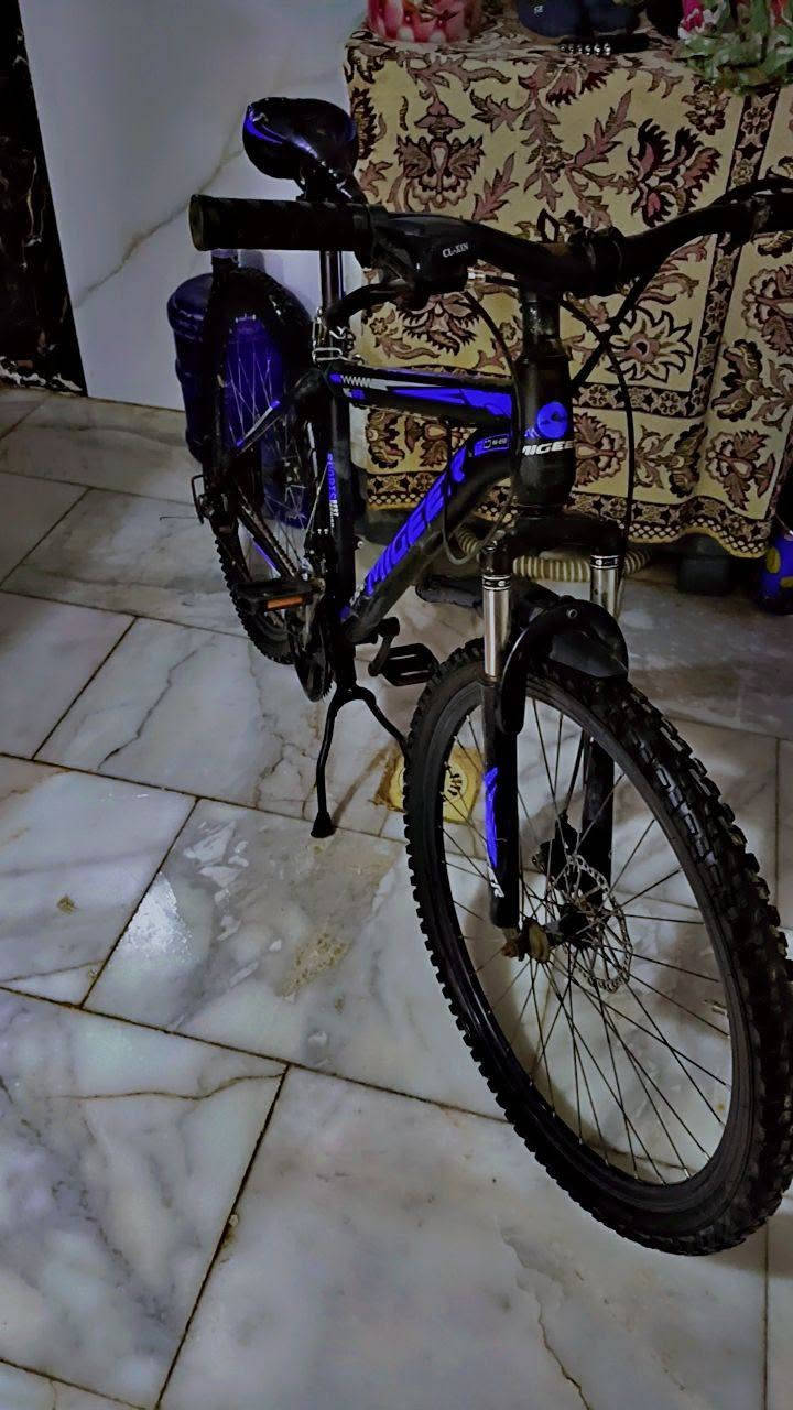 بايسكل جبلي للبيع نضيف بي بس اليده مالبريك مكسوره سعره 75 ولي مجال قليل  البايسكل متروك مكاني كربلاء حي الوفاء متواجد اتصال على هذه الرقم ***********
