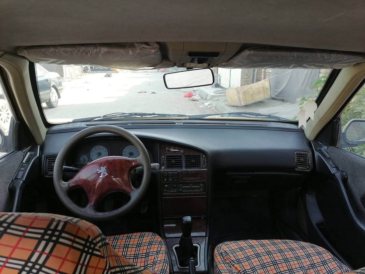 بيجو بارص مديل 2015 البيع او مراوس  سياره جاهزه من كلشي مكينه وكير مكفولات تبريد ثلج حداديه امامي خلفي جاهزه على اخر حبايه مصفره هيه وغرامات سنويه 31 رقام نكليزي سعر35وبيها مجال مكان سياره الناصريه مركز *********** مامتواجد على الفيس واتساب وانه خادم
