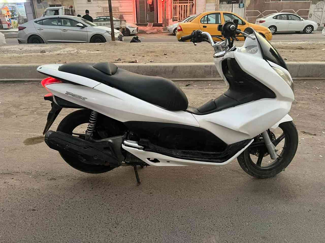 PCX • نضيفه • تريشه يسار