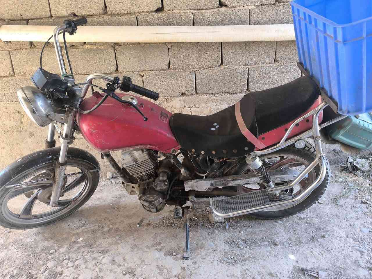 السلام عليكم دراجه جونده بيه رقم وسنويه راعيه ماندله 
السعر(300) وبيه مجال قليل هذا رقمي 
***********
