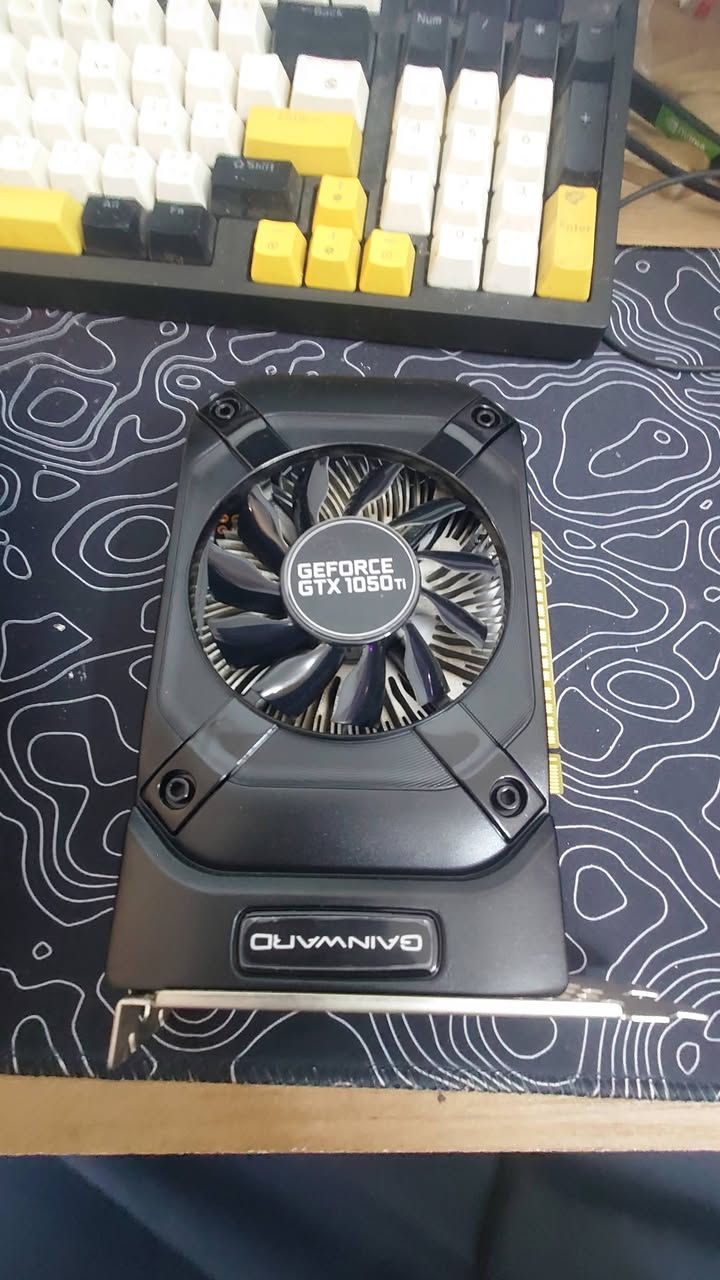 كارت شاشه gtx 1050  كارت مستخدم حالة ممتازه سعره 80للحجز ***********  مع توصيل

