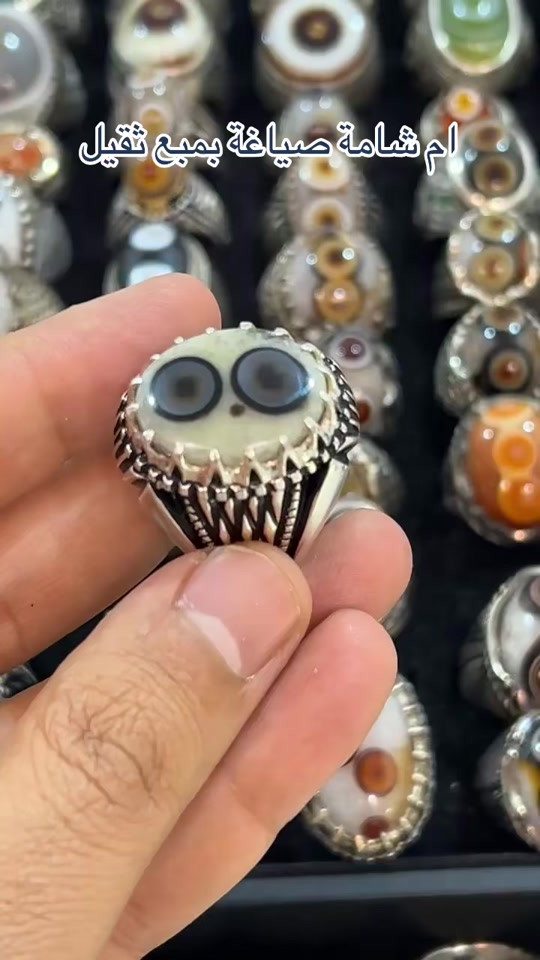 @

نص مكتوب في الصور:
- ام شامة صياغة بمبع ثقيل