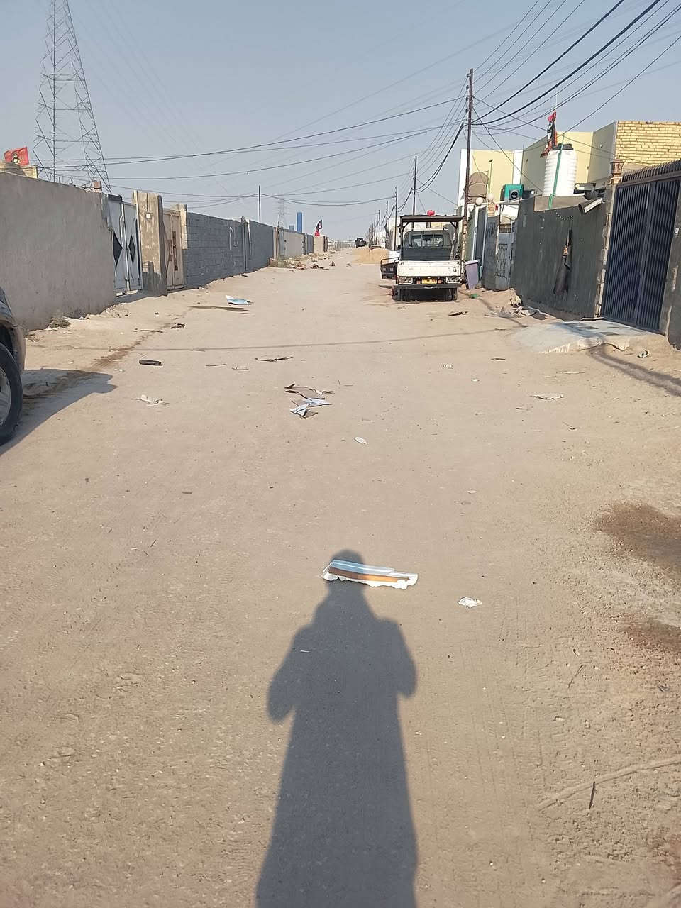 سلام عليكم
بيت 100 متر جاهز للسكن يتكون غرفه + صاله + مطبخ + استقبال + صحيات جاهز للسكن متوفره كافة الخدمات العنوان النجف طريق كربلاء نجف عمود 150 السعر 22 وبي مجال 
للأستفسار ***********
