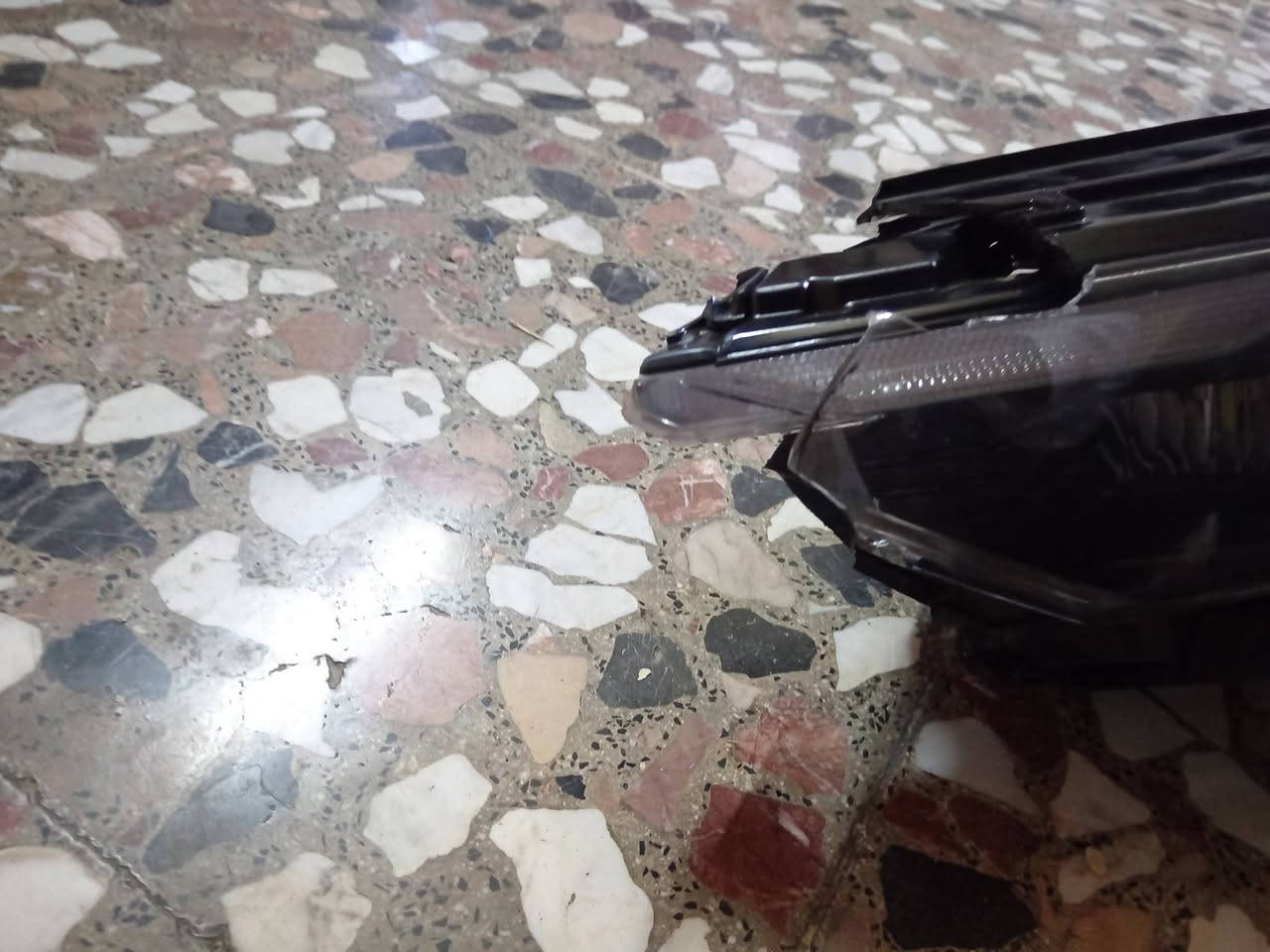 سلام عليكم عندي لايت كي فايف موديل 2025 2026 مكسور جهت اليسره شغال للبيع ***********
