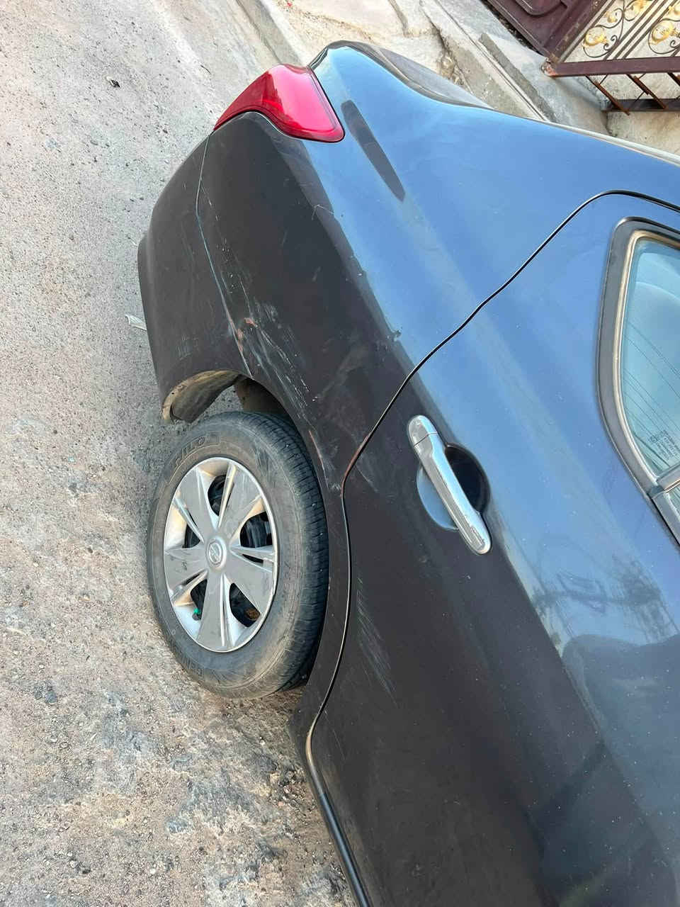 سني ٢٠١٦ هندي ماشيه ١٤٨ كير مكينه مكفول السياره مكفوله مكان واحد بارد والطخه موضحه بالصور 
بيع او مراوس بجيتا ابو باسات 
السعر ٩٥ وبيه مجال 
***********
