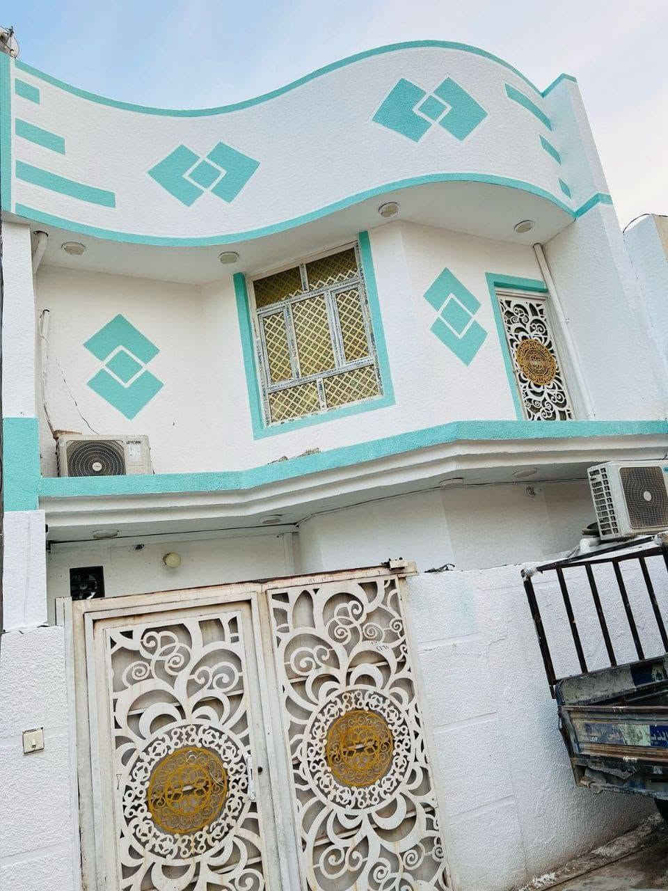 🏪 دار بستنه    
🟪 الموقع : المعملجي خلف البانزين خانة    
🟪جنس العقار :-بستنه ملك صرف  
🟪الموصفات : بيت طابقين وطابق الثالث  يحتوي مخزن كلش جبير صالة وستقبال مطبخ  3نوم حمامات عدد 3
🟪 المساحة :100  متر الواجهه 7 متر النزال 14 متر 
🟪 السعر: 180 مليون بي مجال   
🟪 الهاتف :- 📲 ‏‪***********‬‏
‏‪***********‬‏
