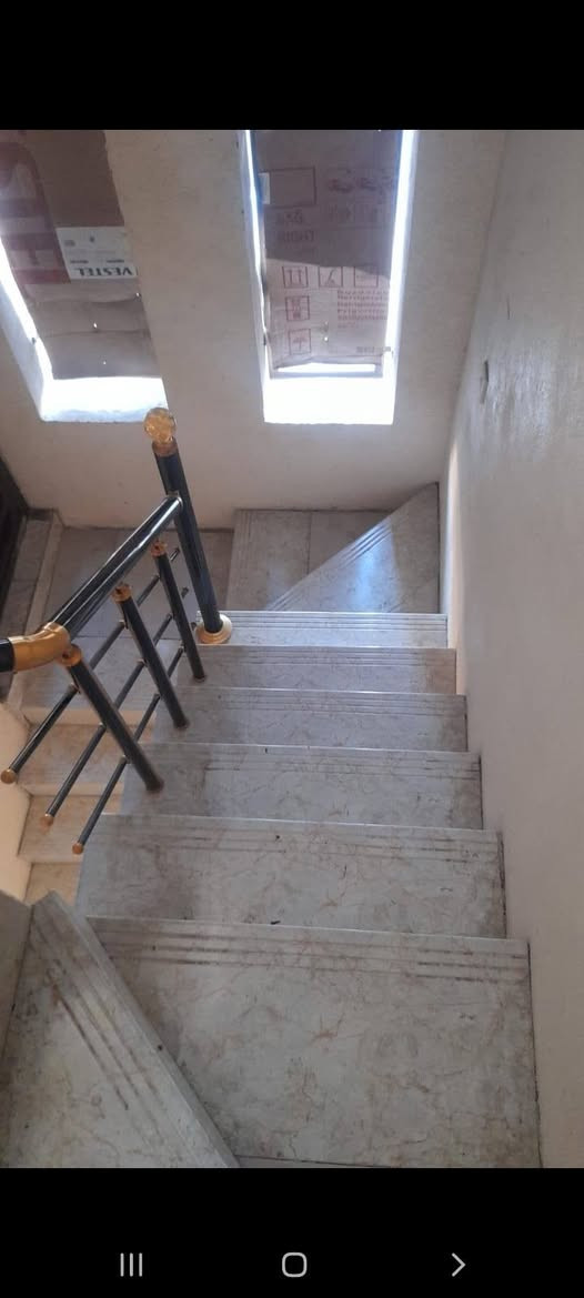 🏠 للإيجار – بيت ٦٦ متر
📍 الموقع: الدورة – الميكانيك، قبل الساعاتي، بفرع شارع مدرسة تطوان
🛣️ الشارع عريض جدًا ٢٥ متر
🏢 الطابق الثالث – بناء حديث ومعزول تمامًا
يتكون البيت من:
استقبال
صالة مفتوحة على المطبخ
مطبخ
غرفة نوم
حمام غربي
بالكون
ترك
عازل حراري بالسقف
المميزات:
سخان ماء
ماطور ماء
تانكي ماء معزول
جرس كهربائي
💰 الإيجار: ٣٠٠ ألف – قفل
🤝 التعامل مع صاحب الدار مباشرة
📞 للاستفسار: ***********
