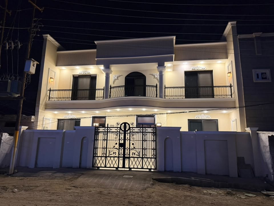 للبيع دار سكن – المحمودية (الأولى)

📍 الموقع: بغداد – المحمودية /  حي البتول شارع القاضي.

📐 المساحة: 150 م² (12 × 12.5 م).

المواصفات:

* تصميم هندسي عصري ومميز.
* طابقان.
* أبواب داخلية وخارجية من نوعية ممتازة.
* أرضيات بورسلين فاخرة.
* تشطيبات عالية الجودة.
* توزيع عملي ومريح للغرف.

(يباع مع الكاونتر فقط )

📞 للاستفسار والمعاينة: (رقم الهاتف***********)
