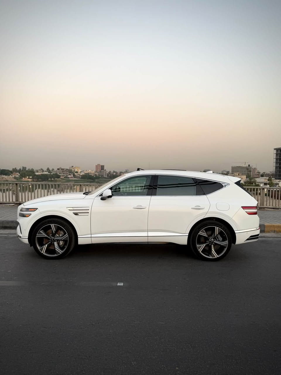 2025 GENESIS GV80, 2.5T PRESTIGE AWD
الشكل الجديد حادثه موضح بالصورة فقط حافة البنيد وبكلايتات خلفية فاتحيهن شركة التأمين
وتم تعديل البنيد نفسه البلادي وصبغ الجزء اليسار حافة البنيد واربع اصابع من حافة الجاملغ وكلشي واضح بالصور المنشورة وشرط بنيد براغي ممفتوحة
وتم تبديل دعامية امامية نفس اللون بدون صبغ
ومازدات نشدت امريكية اصليات وواضحة بالصور 
وتم ارجاع ايرباك الستيرن كبسولة جديدة ورجع شغال 100% وهم موجود فديو توضيحي اثناء التبديل

ماشية 7000 فقط 

فول مواصفات برستيج :
بنوراما
تتقدم للامام وترجع للخلف عن طريق البصمة
4 كامرات 360 درجة
كشنات مساج 
تدفئة وتبريد بالكشنات
خزن ميموري
شاشات تجاوي خلفية تم اضافتهن 
داتا شو بالدشبول
وعينة تنبيه السائق
رادارات 360 درجة
مري كهرباء شفط
انارة داخلية متغيرة
بردات خلفية
صندوق كهرباء
سايد بريك كهرباء
توقف ذاتي
محرك اربعة سلندر 2500 تيربو
ومعروفة بقية مواصفات البرستيج 
السيارة حرة تحويل ثاني يوم اب اسمك 
ورقم بغداد مميز 
اعتذر عن ذكر السعر لان تعرفون شباب هواي ميعرفون قيمة هاي السيارة ويسقطون بالتعليقات تواصل وياية ومراح اقصر وياك
للاستفسار واتس اب ***********
اتصال ***********
