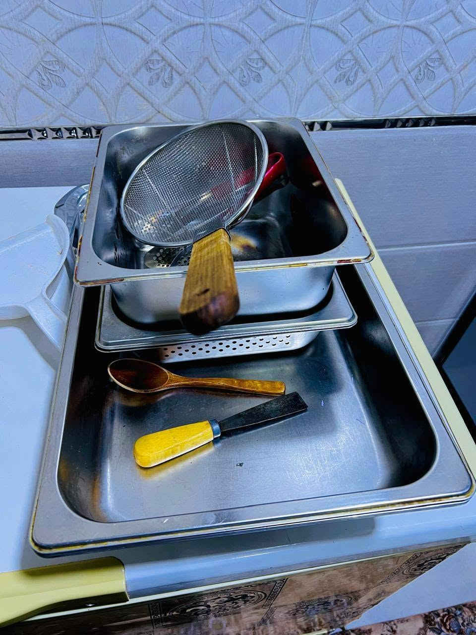 السلام عليكم للبيع ميز مأكولات كامل سل ستيل إنارات صواني منظم كامل ٥ فتحات قلي مكان كركوك للتواصل *********** او تواصل خاص واتساب
