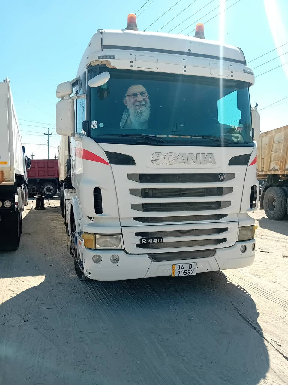 سلام عليكم سكانيا للبيع ٢٠١٣ معلايه ١٨ ماشيه ماعمله تنزيل موديل مواصفات محرك ٦  كير ١٢نمره عرجه راس تريله بلادي عربانه ٤محاور تركيه السعر ٦٧٠ وبها مجال العنوان كربلاء ***********.  ***********

