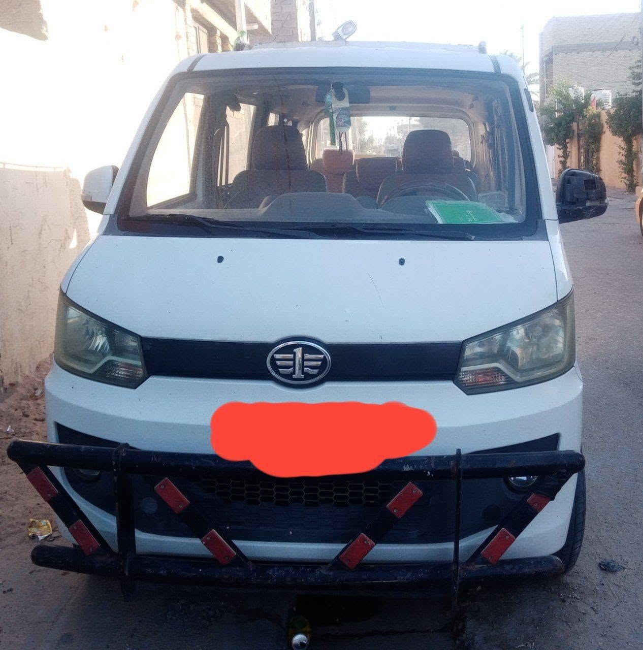> السلام عليكم.. فاو V80 موديل 2015 (10 راكب) للبيع أو المراوس 🛑
>  * السيارة نظيفة جداً وجاهزة للشغل (تصلح خطوط مدارس أو كليات).
>  * محرك مجفت جديد (نفس المحرك الأصلي بدون تحوير)، كير عادي.
>  * تخم تاير جديد.
>  * مجهزة بدرع (دعامية) أممي وخلفي مع سلة قمارة علوية.
 رقم السياره كربلاء المقدسة (انكليزي )، ما عليها أي غرامات أو مخالفات مرورية.
> السعر: 50 ورقة (وبيها مجال للشراي  وبيه خير ويتدلل ).
وذا مراوس عادي ، 
> **للاتصال والاستفسار:
> 📞 خابر على الرقم: ( *********** )

