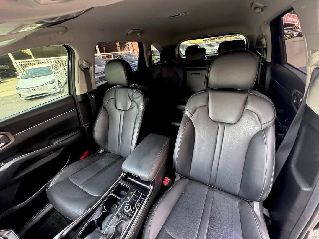 2023 KIA SORENTO

سعة المحرك:- 2.5سوبر

اللون:- زيتوني لون جديد   

المسافة المقطوعة :-000 26 mi 

عدد المقاعد :- 7 مقاعد 

مواصفات السيارة :- X Line 

* شاشه كبيره 

*كراسي كهرباء   

*وَيْل 20

*فرش جلد اسود 

*كامره 

*حساس تجاوز 

*بصمه

*حساس خلفي  

*تشغيل عن بعد 

*لايت زينون 

*اشاره بالمرايا

 

مرقمه رقم إنكليزي نقل ملكية كل محافضات العراق عدا اقليم كردستان

السيارة جديد 

وحادثه حلوو جاملغ الخلفي بدون ايرباك.

السعر مناسب جداً

العنوان حلة بابل مقابيل بانزين خانه باب المشهد

  ***********

***********
