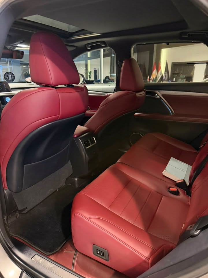 السلام عليكم 
للبيع فقط بدون مراوس
 لكزز  RX350 F Sport موديل 2019 خليجي وكالة ماشيه 70 الف كيلومتر ايد وحده من الشركة لحد الان
🚨بصمتين شركة وكارت وياها 
السياره اعلى مواصفات (بانوراما ورادار ونقطة عمياء وكشنات جلد احمر بلادي وتبريد وخزن وبصمات وصندوك كهرباء وفور ويل وبردات وكامرا وتحديد مسار وحساسات وبعد كلش هوايه مواصفات 
السياره مكفوله بدون صبغ حتى الدعاميات بشرط وگير ومكينه وحداديه كلها بشرط 

السياره مرقمه وجاهزه 
السعر : 295$ ورقه 
للاستفسار: ‭ ***********  ‬
العنوان : السليمانية المعارض الجديده معرض(الجاف)
