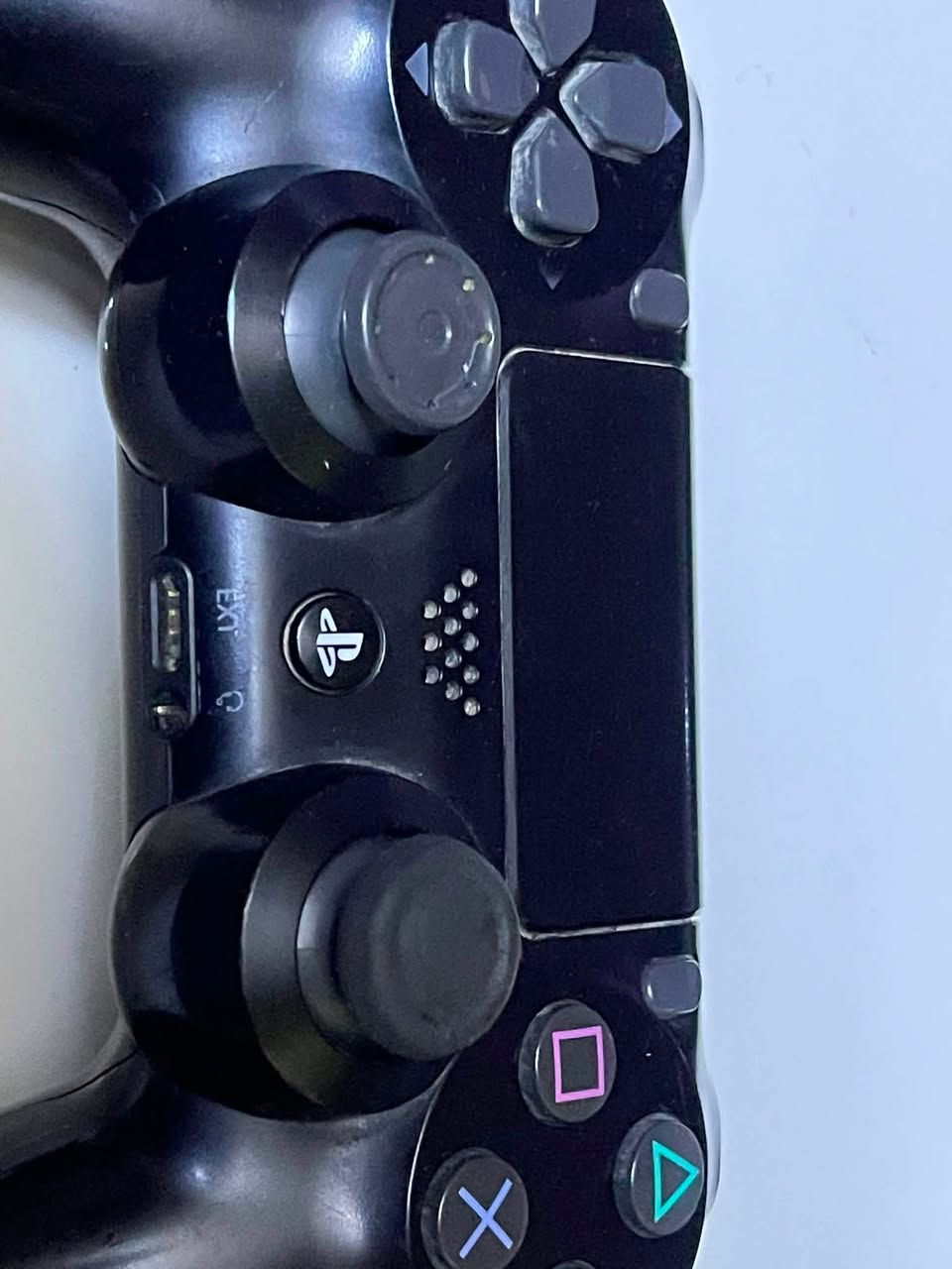 جوستك اصلي ps4 فحم
ما اعرف شنو الخلل السعر ١٠ الاف فقط للتواصل *********** بغداد الشعلة ومتوفر توصيل
