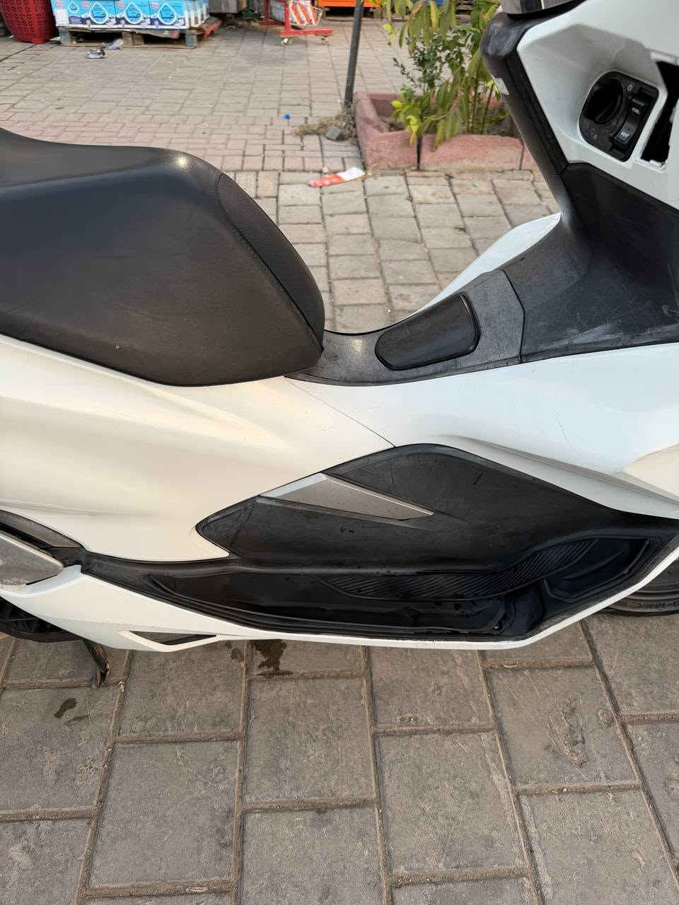 ‏سلام عليكم
‏جيل ثالث كوري PCX
‏مكينه 125 
‏ماشيه 27 الف
‏مكفوله كفر ومكينه 
‏دراجه جديده مابيها نقص 
‏السعر 13 ونص ورقه 
‏العنوان بغداد حي البتول قرب فلكه حي النصر
‏واتساب اتصال *********** 📱
‏

