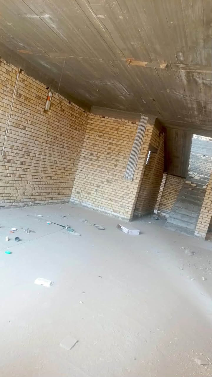‼️مركز البدر للمجمعات السكنيه والتسويق العقاري 💯💯💯
🟢وحده سكنيه للبيع في مجمع امباير دايموند  السكني

🟢السعر العقد 170    مليون

اضافة لمبلغ الاخلاء ورسوم تغيير العقد

🟢المساحه الكليه ٢٠٠ م مساحه البناء170 م  فئه طابق واحد   

🌠واصل من الدفعات 42  مليون  المتبقي 16 مليون علما ان. المبادره 120 

🌠 باخلاء مناسب جدا  

🟢 للتفاصيل اكثر الاتصال على الرقم  ادناه

***********☎️

📍مقر مركز البدر للمجمعات والتسويق  العقاري الكائن في تقاطع الشيباني

مقابل فگتوريا

وشركة زين للاتصالات

🟢 قناتنا على التليگرام لبيع وترويج للمجمعات السكنيه والقطع

https://t.me/AlNarirycompounds

نص مكتوب في الصور:
- دايموند سنتر يلبي جميع الاحتياجات وأكثر الشموخ مقابل مجمع تينا السكني (مجموعة الروابي) ناصرية شارع المصطفى مقابل مطعم تراث (مجموعة الروابي) خدمة الزبائن 6823