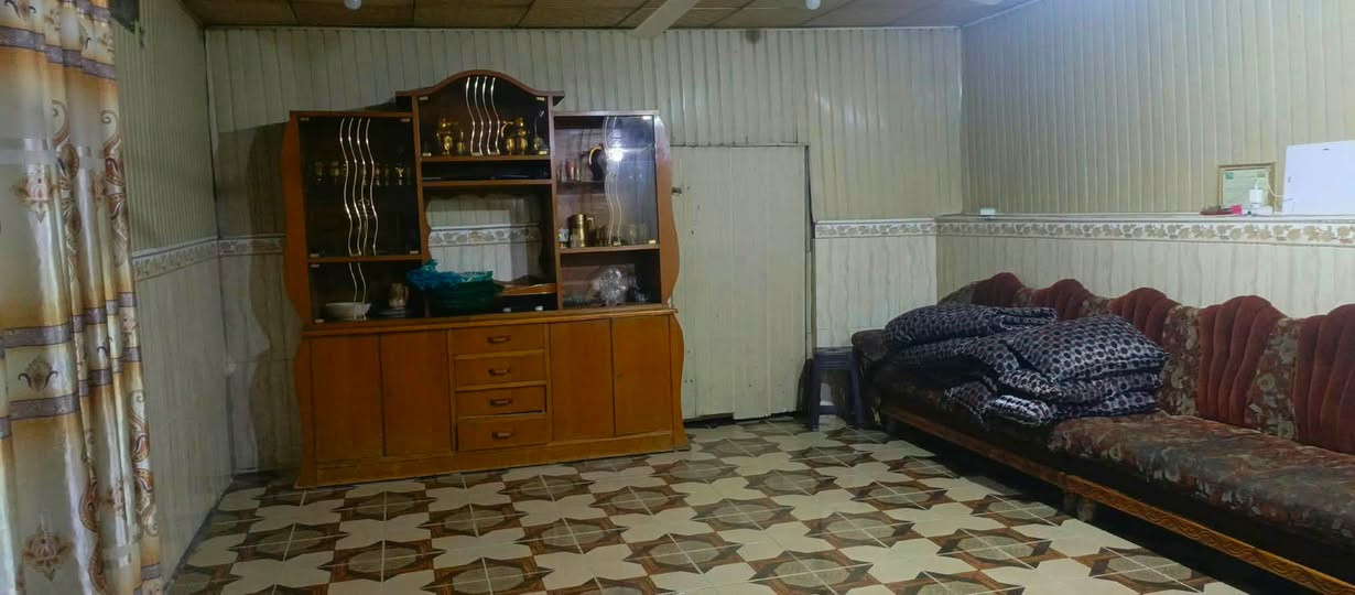 🏠 بيت  للبيع بسعر مناسب👌 منطقة  حي صدام مدخل دائرة الكهرباء مجاور مسجد الأمام الشافعي
يقع بين🏫 مدرسة دار الفكر سابقا البواسل🏫  ومدرسة حراء  ملك صرف طابو  خدمات كاملة من ماء كهرباء تبليط جديد للمنطقة و كيبل ضوئي 

📐 المساحة: ٢٠٠م
🔹 مكون من طابقين:
✅ الطابق الأرضي:غرفة عدد ٣غرف واستقبال و هوال ومطبخ و مشتملات
الطابق الثاني مكون ٢غرف ومشتملات
اكتب تم يصلك السعر
للتواصل ولاستفسار   ***********
