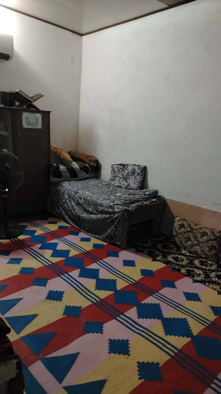 بيت مساحه 100 متر
يحتوي علا غرفتين وصاله ومطبخ وغرفه في طابق ثاني
مكان البيت في شارع مطار قديم مقابل أسواق عسوله
سعر البيت 25 مليون وبي مجال
للاستفسار اتصال علا رقم ***********
