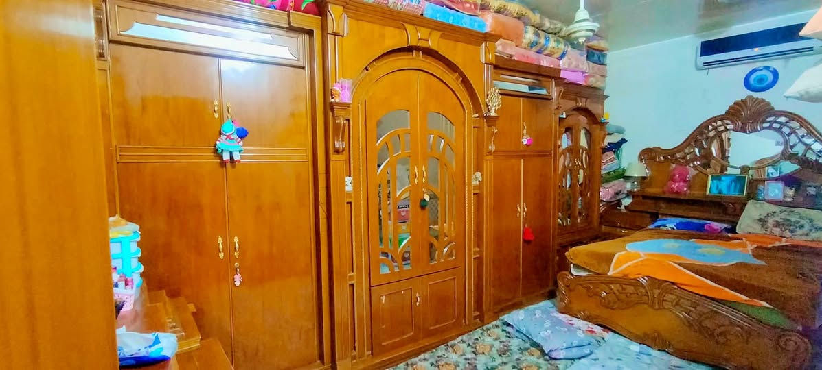 السلام عليكم غرفه اخشاب للبيع نضيفه سعر تواصل واتساب ***********

