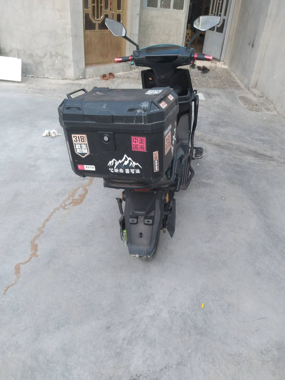 السلام عليكم
دراجه للبيع 
السعر 650 الف وبيها مجال
البطاريات جديدات يقرن ١٠/١٠ العنوان الجغيفي الثانيه رقم التليفون ***********
