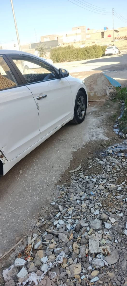 سلام عليكم النترا 17 خليجي نص فول محرك 1600 بحاله ممتازه كير At
بيها دور جملغ خلفي بارد ع حطيته ما مصلحه وبيها رشه  بالبنيد بدون فتح بدون اي تبديل السياره جانيها من ١٧ لسه بسمي شخصيا  مراوس  ترهم    ونتفق ع فرق 

***********

