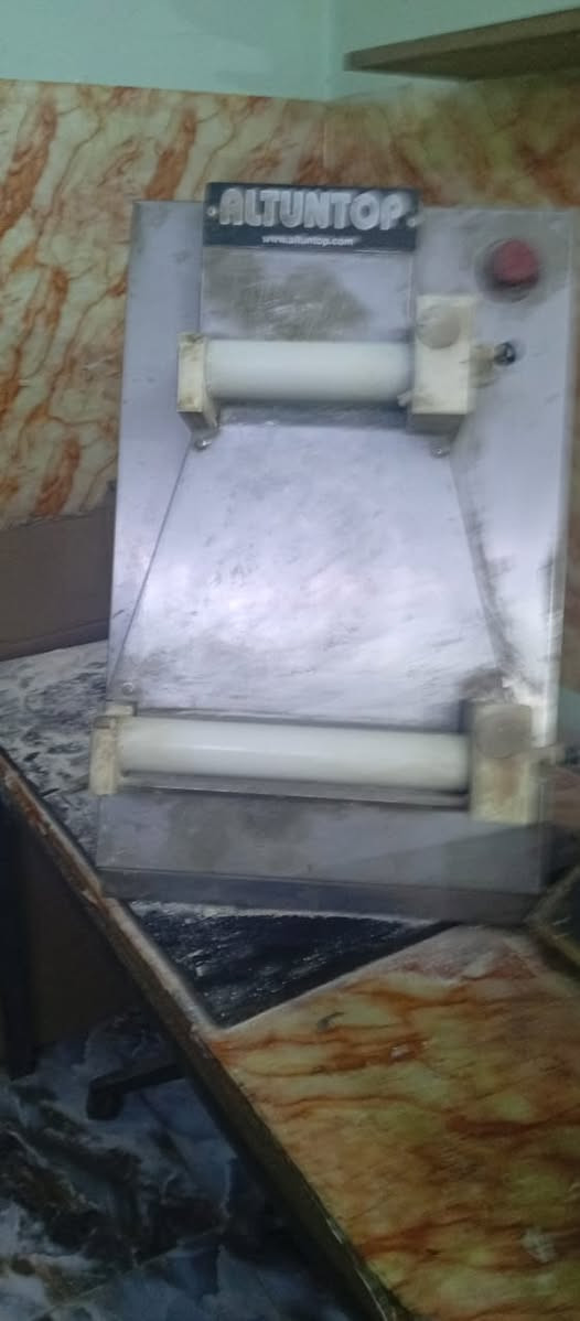سلام عليكم 
غراض مطعم مستعلمه نضيفه وشغاله للبيع
العنوان بغداد التاجي ركيه وفاضل
للاستفسار على الرقم فقط ‭***********‬
