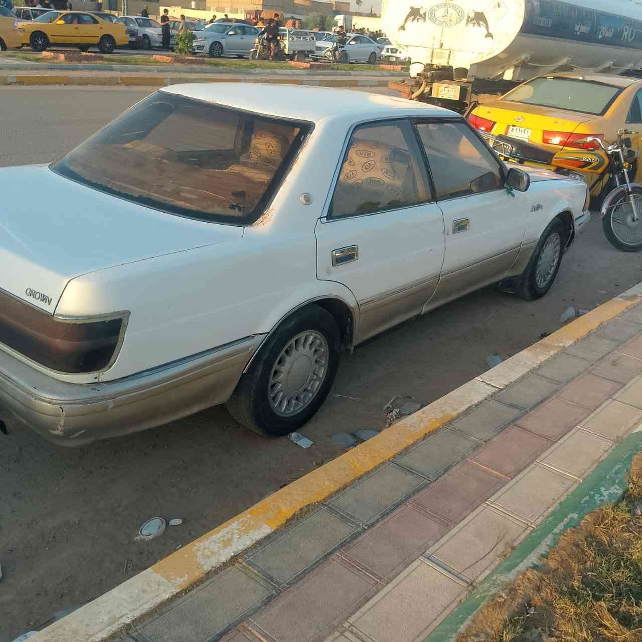 السلام عليكم 
سيار سيدان  م 1990 سياره نضيفه گير حداديه محرك كلشي نضيف  الرقم قادسيه    السعر 35 وبيها مجال 
ذي قار _ الغراف 
للاستفسار ***********
