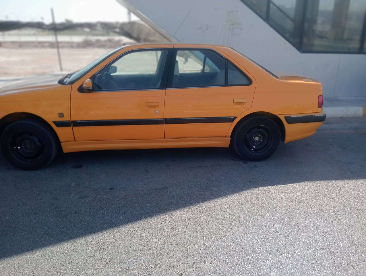 السلام عليكم بيجو بارس 18حره تحويل مباشر مصفره هيه وغرامات سياره جاهز كير مكينة حداديه تبريد تخم تاير سياره جاهزه غاز بانزين السعر 48 وبيه مجال العنوان ناصريه مركز ***********.  *********** علي العبادي
