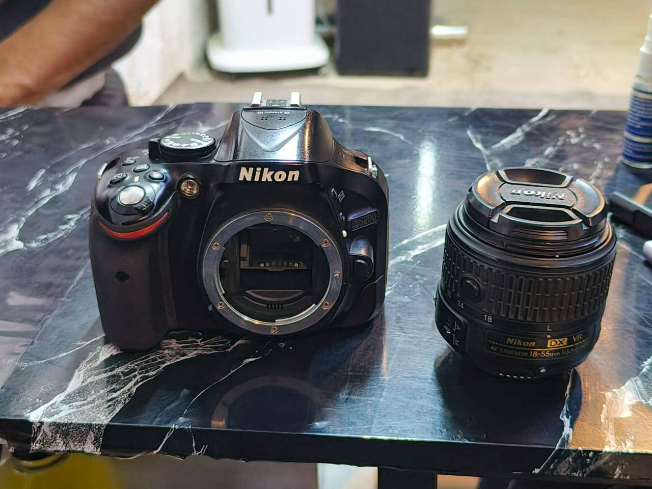 نيكون D5200 • نظافة ٩٥٪ • عدسة ١٨-٥٥