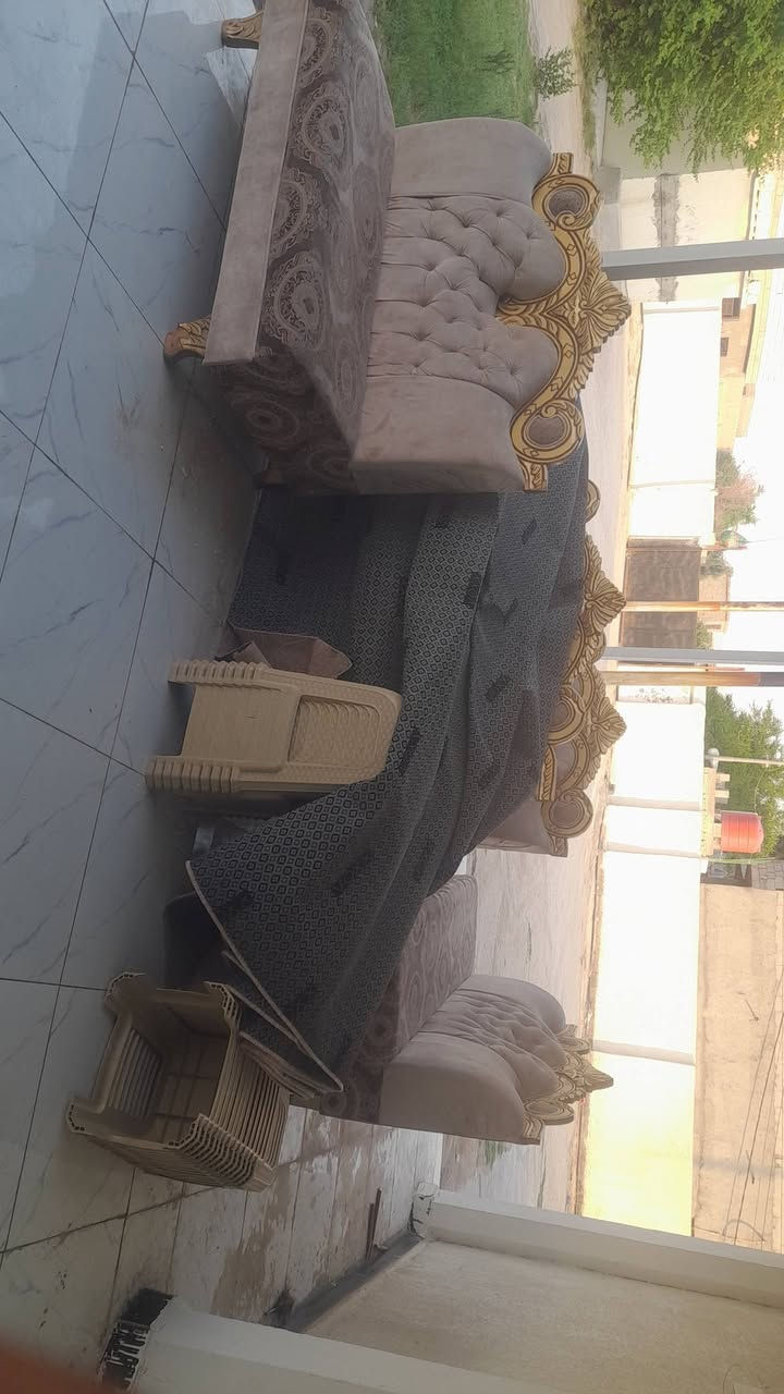سلام عليكم طخم قنفات ملكي ستخدم قليل جديد مكانه البصره زبير رقم هاتف ***********
