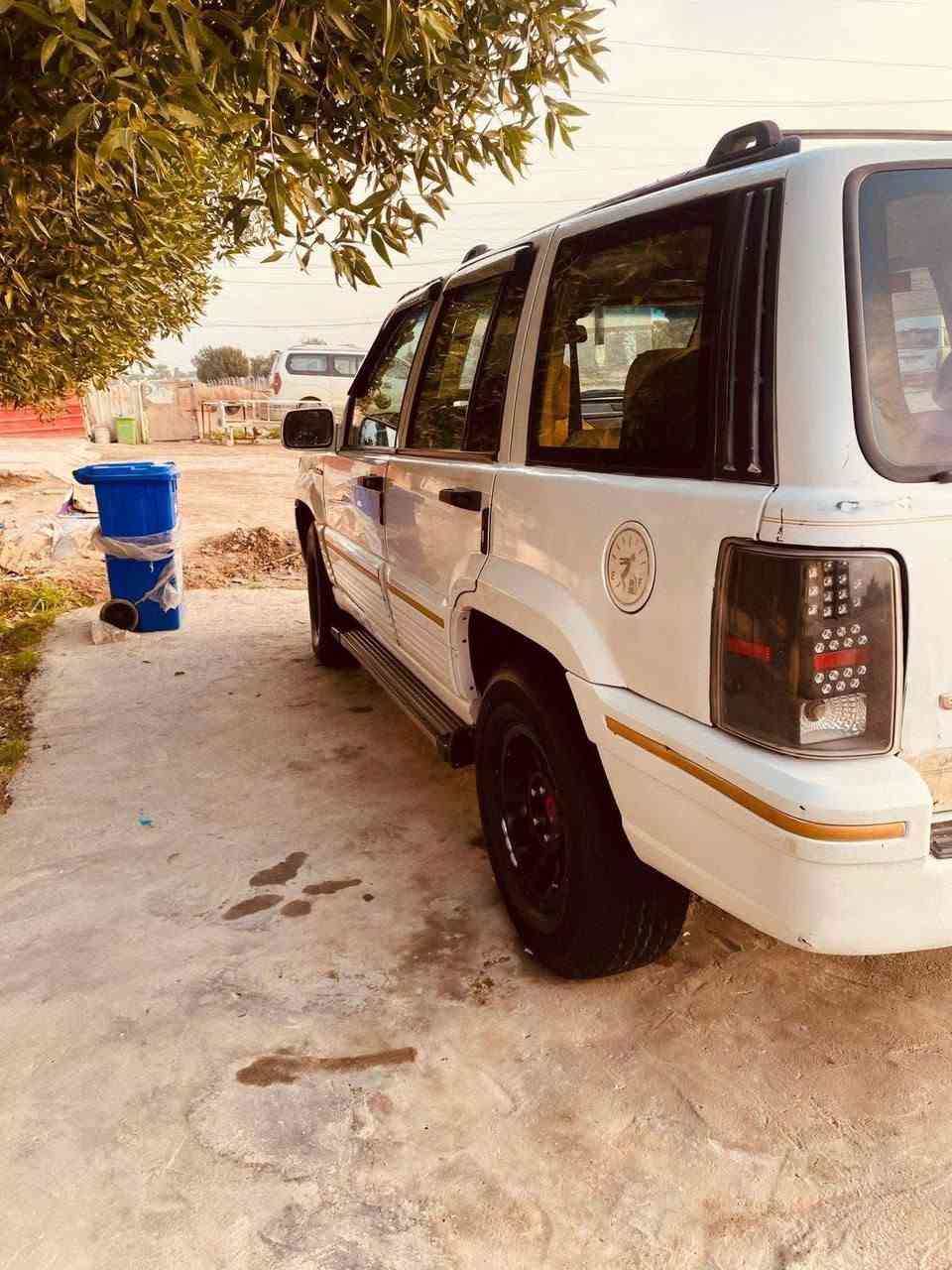 السلام عليكم

جيب شيروكي 1995 كير ومحرك بطه 2500 خير من الله مكينه جديده كير  تخم تاير هزه جديد سنوية لحد 2030سياره مشروع وطني وبيهه مجال  مكاني بغداد ابو غريب 
7901627345
