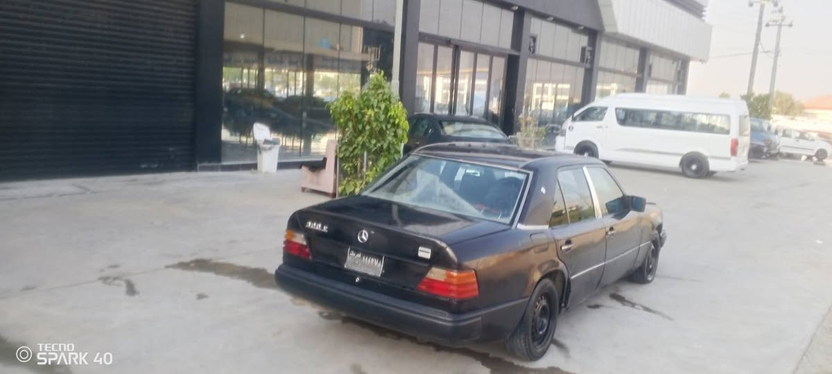 ادمین🩶
***********
مارسیدس کوپەیی 1992
گێرو مەکینە بتە 2500 دیلکۆ
سەیارەکە بەشەرتی گێرو مەکینەو کارەبایی 
سەدەریی تازە 
سەیاره کە ناویی دەریی جوانە
سەیارەکە ڕێگە پیدانە 
سعری 18 گەڵاو مامعلە

نص مكتوب في الصور:
- TECNO SPARK 40