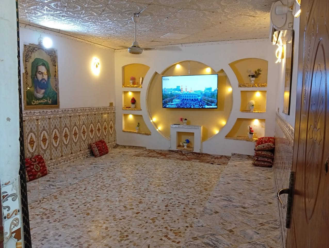 🔥 فرصة مميزة للبيع – طابو صرف 🔥
🏠 بيت للبيع
📍 الموقع: شارع  الشمري – بشارع المدارس ثاني فرع
📌 
📐 المساحة: 200متر
🏗️ بناء قديم
يتكون من:
▪️ غرفتين
▪️ صالة
▪️ استقبال
▪️ مطبخ
▪️ صحيات خارج وداخل
📞 ***********
***********
📲 متوفر واتساب 
✨ بيت مرتب وجاهز للسكن… اتصل وبالخدمه
