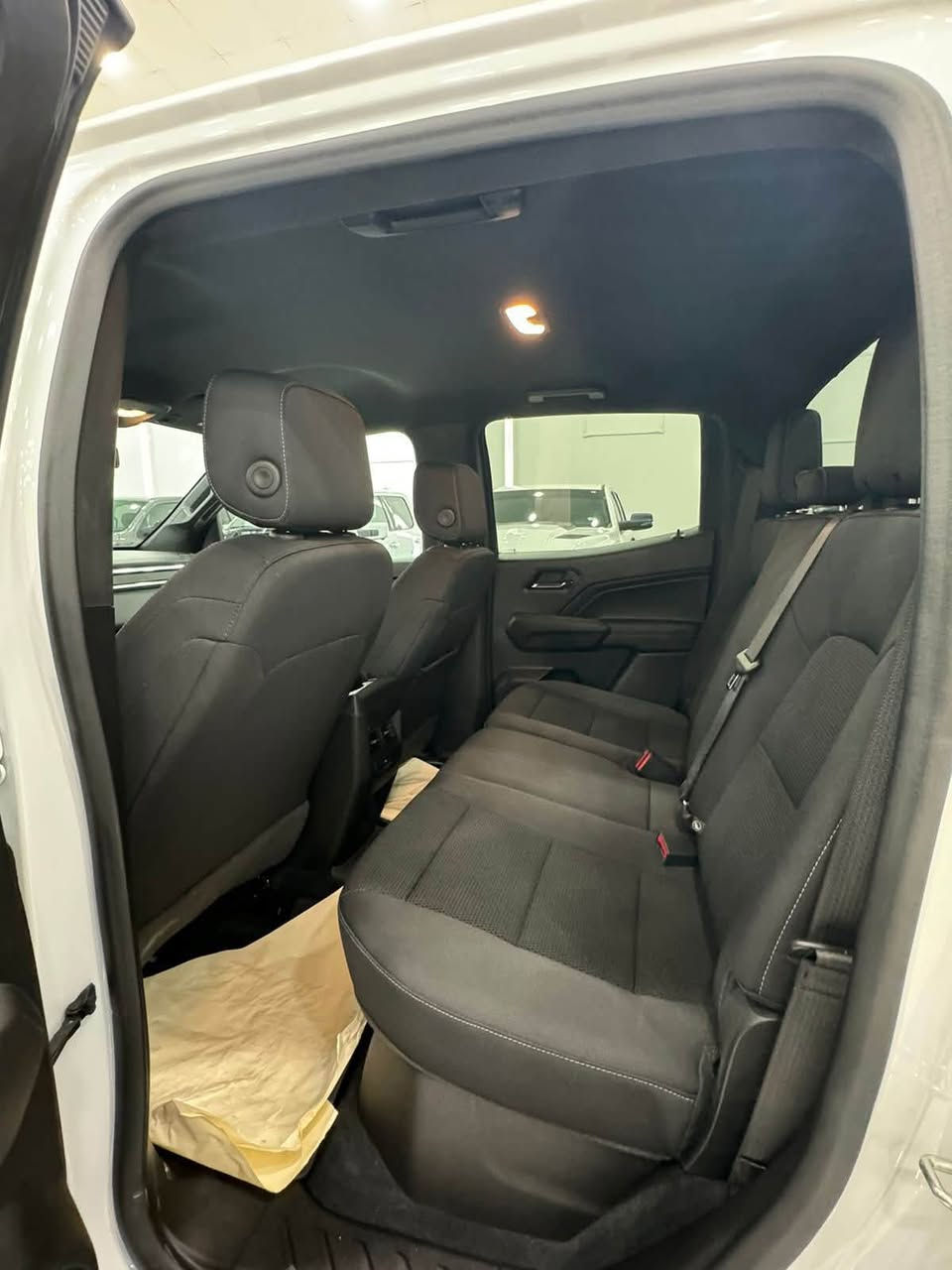 GMC Canyon 2023 وارد امريكي
السيارة ماشية 33الف 
قطعتين حادث جدا بسيط  
نفسهه مصلحه
* محرك 2.7L Turbo
* قوة 310 حصان
* قير أوتوماتيك
* مصابيح أمامية LED
* Apple CarPlay + Android Auto لاسلكي
* Bluetooth وUSB
* كاميرا خلفية
* مثبت سرعة
* تشغيل ودخول بدون مفتاح
* تحكم بالمقود
* فرامل ABS
* مانع انزلاق وثبات إلكتروني
* تحذير تصادم أمامي
* فرملة طوارئ أوتوماتيكية
* تحذير مغادرة المسار + مساعد البقاء بالمسار
* تحكم بالسحب
* السعر 265 وبيهه مجال
رقم التواصل : ***********

