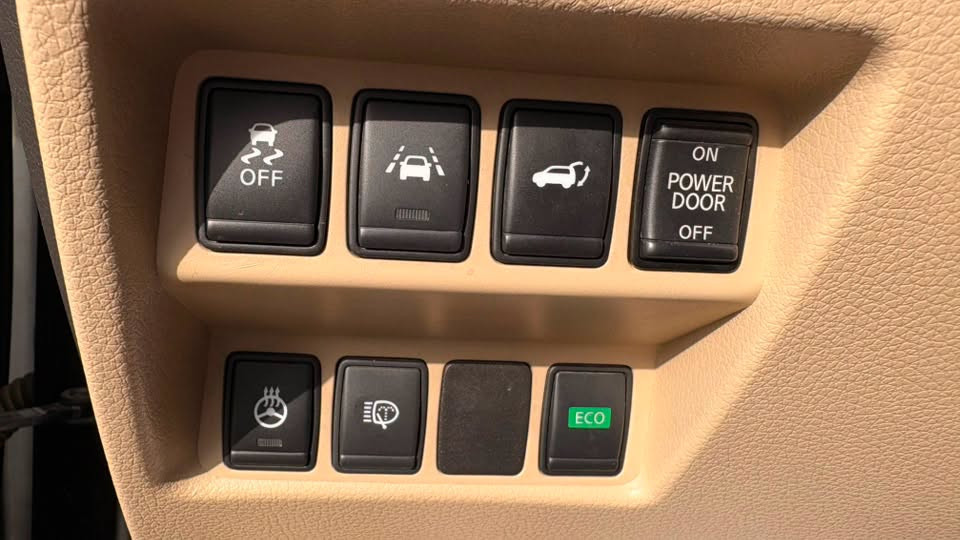 سلام عليكم
نيسان اكستريل 2018 بلاتينيوم 
Nissan X-Trail 2018 Platinum
لون مميز 
السعر 182 وبيها مجال للشراي

مكفوله من الصبغ والتبديل والحادث 
كير ومكينة وتبريد بشرط 

سياره مال بيت ما محتاجه مصرف دينار 
 
ماشية 85 ميل ( ١٣٦ الف كيلو متر ) 
 
اعلى فئة بالاكستريل فول مواصفات
بانوراما 
دفع رباعي 
كاميرات  360درجة
كشنات امامية وخلفية تدفئة
كشنات امامية كهرباء
كشنات جلد 
تبريد وتدفئة بالاكواب 
تدفئة ستيرن 
لايت زينون دوار مع الستيرن
زراك لايت 
مرايات شفط 
تبريد قطعتين
تبريد مناخين 
بصمة
هاندبريك بصمة 
رادار امامي
رادارات خلفي جانبية
حساسات امامية خلفية
سستم صوت Bose 
محافظة عالمسار
صندوق كهربائي
مانع انحدار 
اوتو هولد 
مثبت سرعه
وباقي مواصفات النيسان المعروفه 

رقم تلفون 
***********
***********
