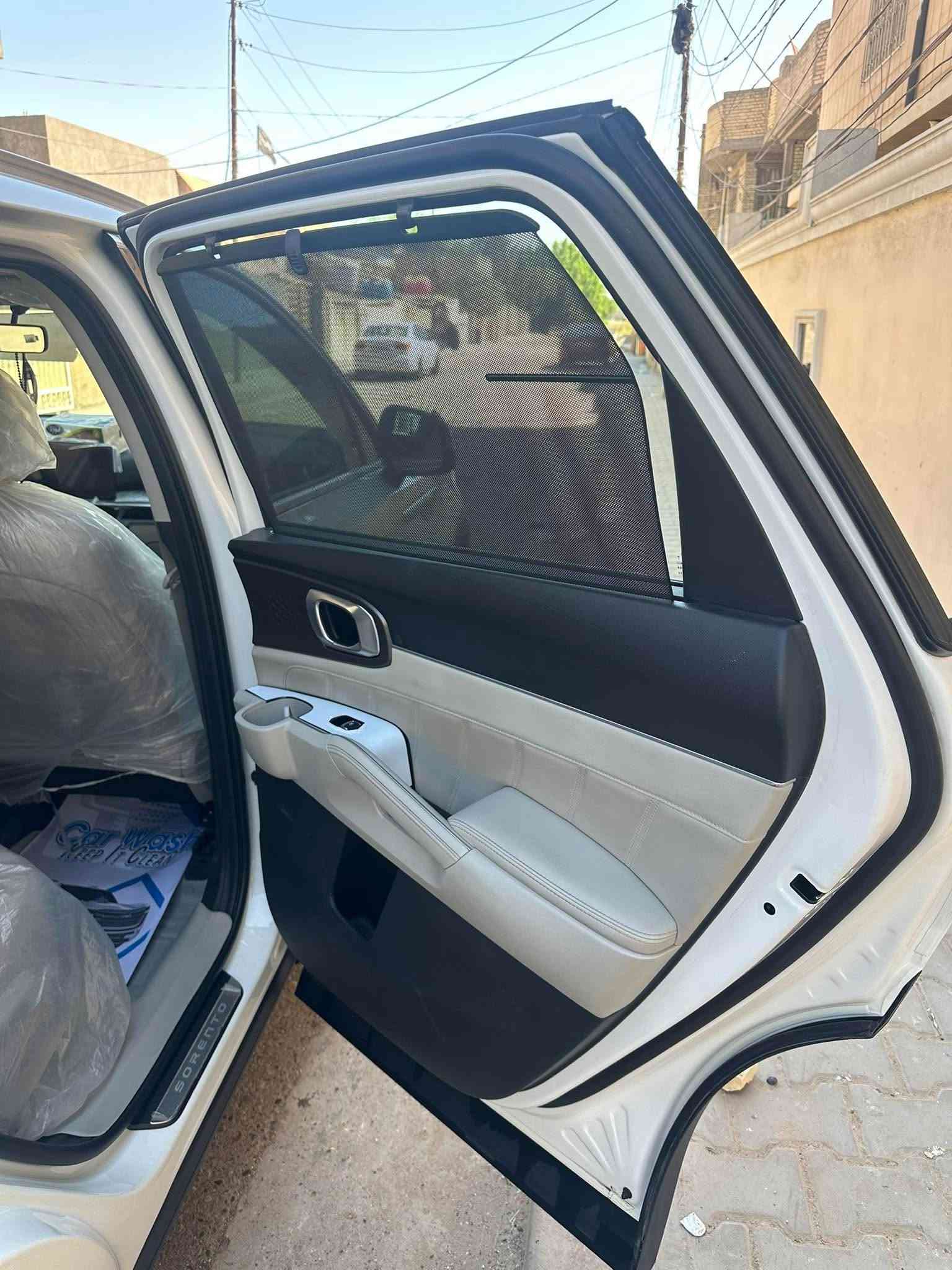 السلام عليكم سورنتو 2025 شركه دوليه 
ماشيه 52 الف 
تحكمات شفتات ستيرن 
كشنات كهرباء 2
على وضع الشركه جديده ‎%‎
سبعه راكب ثلاث قطع تبريد 

واتساب *********** -***********
عنوان بغداد
