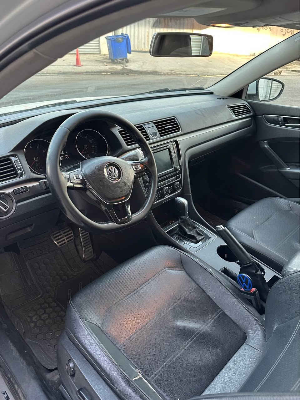 سلام علیکم 
Passat R line 2017 
 گێر محرک بشرت
رقمَ سنویه جدید 
شاشه 
کشن کهربای 
تحکمات ستیرن
کشن جلد
کشن هیتر
مکان سیارە اربیل
سعر ١٠٣ وره قه و بي مجال
*********** أربيل, العراق
