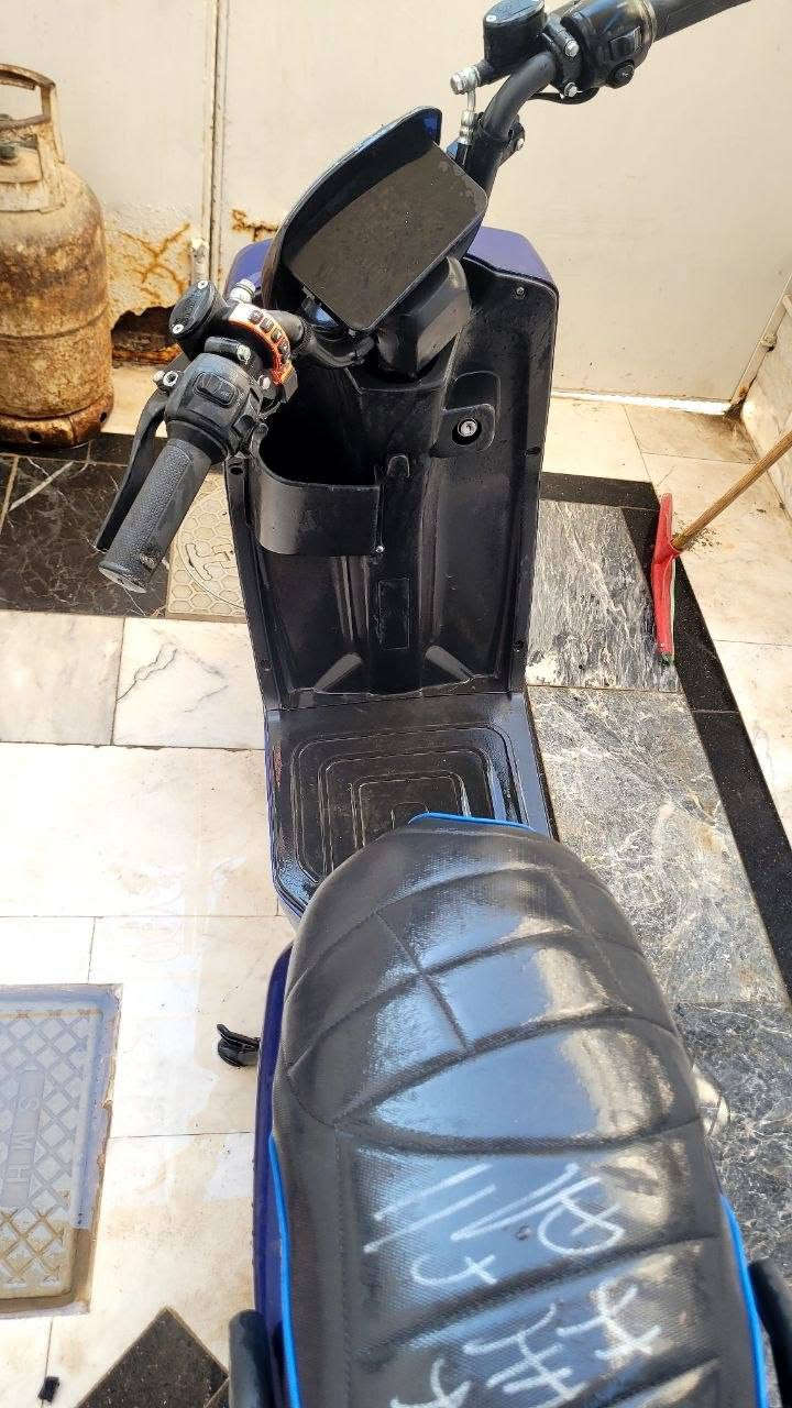 دراجة 🔋⚡شحن
للبيع 
منظومة ٦بطاريات اربع سرع شاشة ذكية
عطلها الوحيد البطارية🔋 سعرها (275) وبيها مجال للتواصل:***********
***********___النجف الاشرف____
