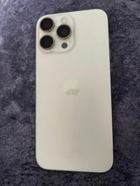 للبيع ايفون 16 pro max شاشه وانسكرت وبي فطر يم الكامره فقط مكاني بغداد...