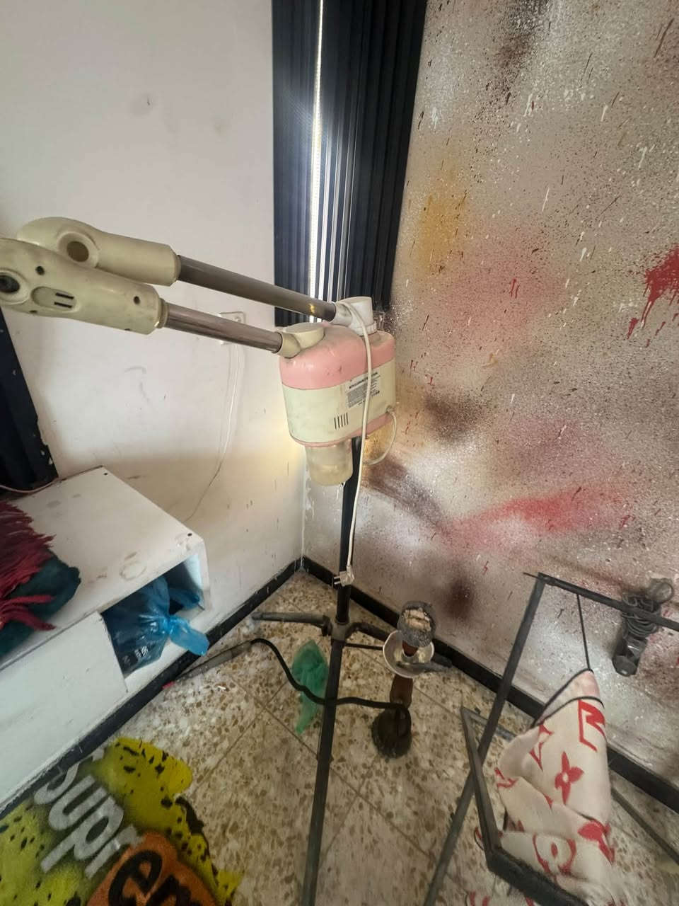 السلام عليكم الغراض شلع الي بلصوره كلهن
جام خانه 

3 ميوزه و3 مرايات 

سبلت واحد طن توسوت

مغسله حلاقه

قمر

بلازمه جديده ام النت

تخم قطعتين

العنوان بغداد سبع بكار قوب سوق للسمكه

رقم الهاتف:***********

