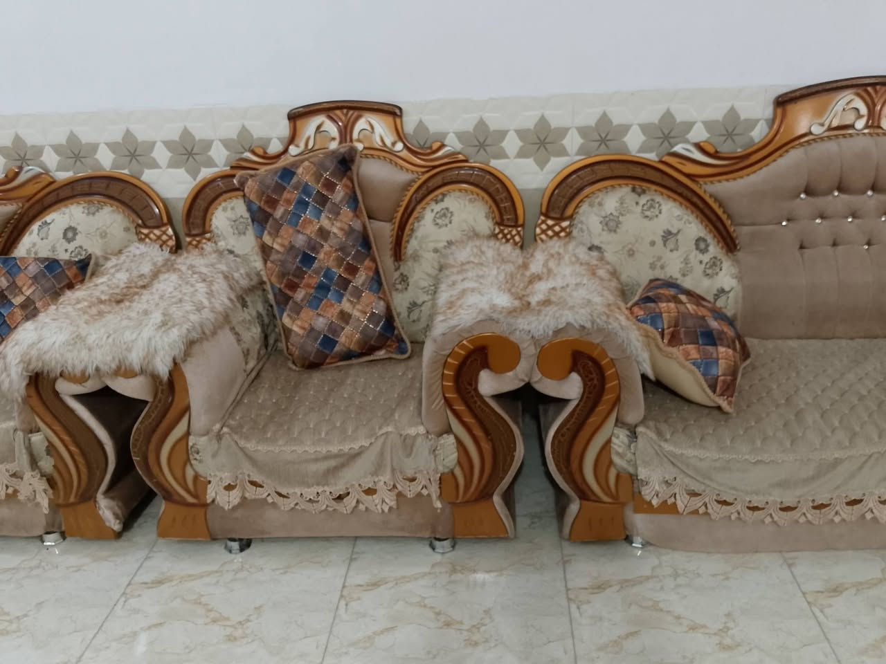 غتخم للبيع بعده نظيف كلش. عشر نفرات  سعر.    260.   وبي مجال الاتصال عله رقم ***********
