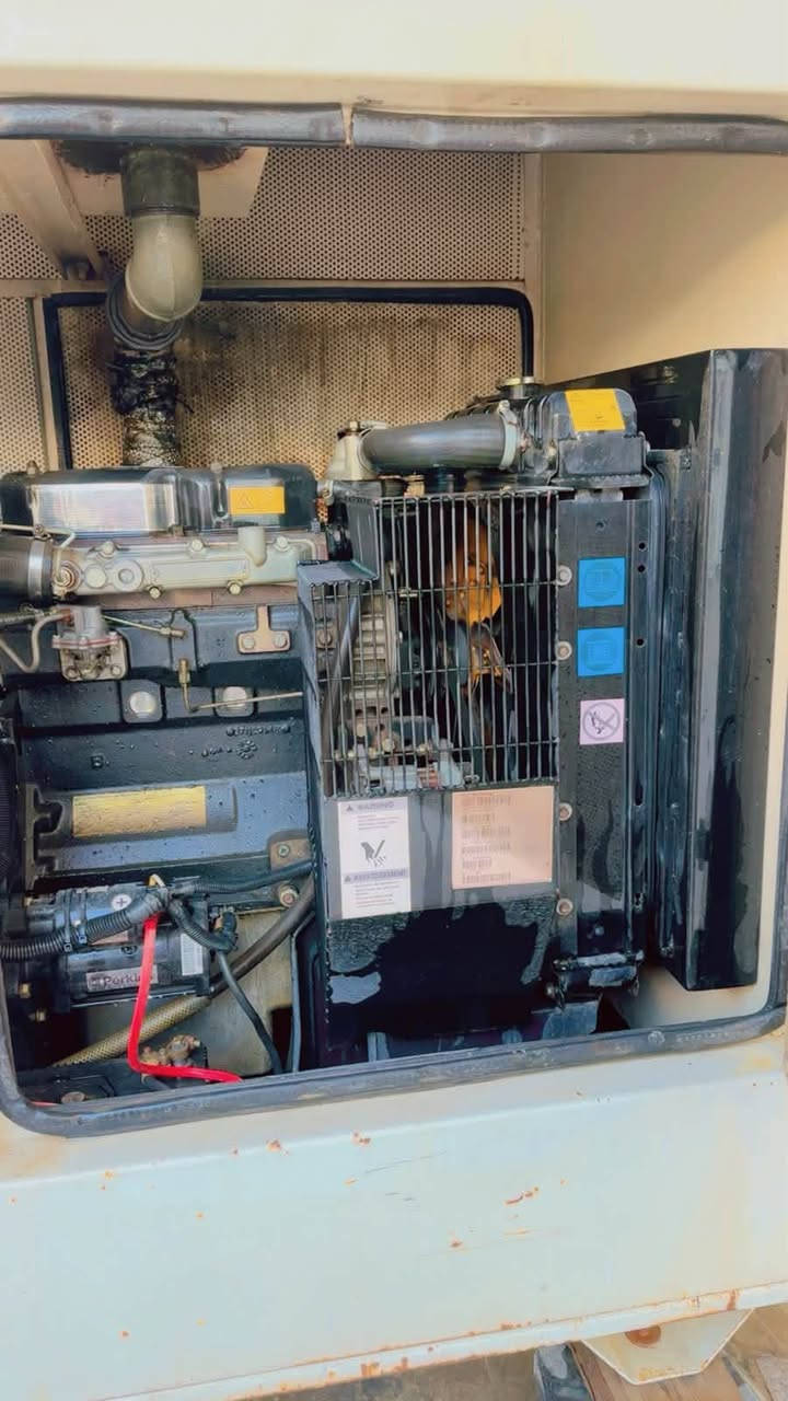 السلام عليكم…
بيركنز 3 بستم 30 kv نظيفه جداً عزل 100‎%‎ حقيقي

مع سقيفه و خزان كاز و مبرده و ميز مبرده

بابل

***********

